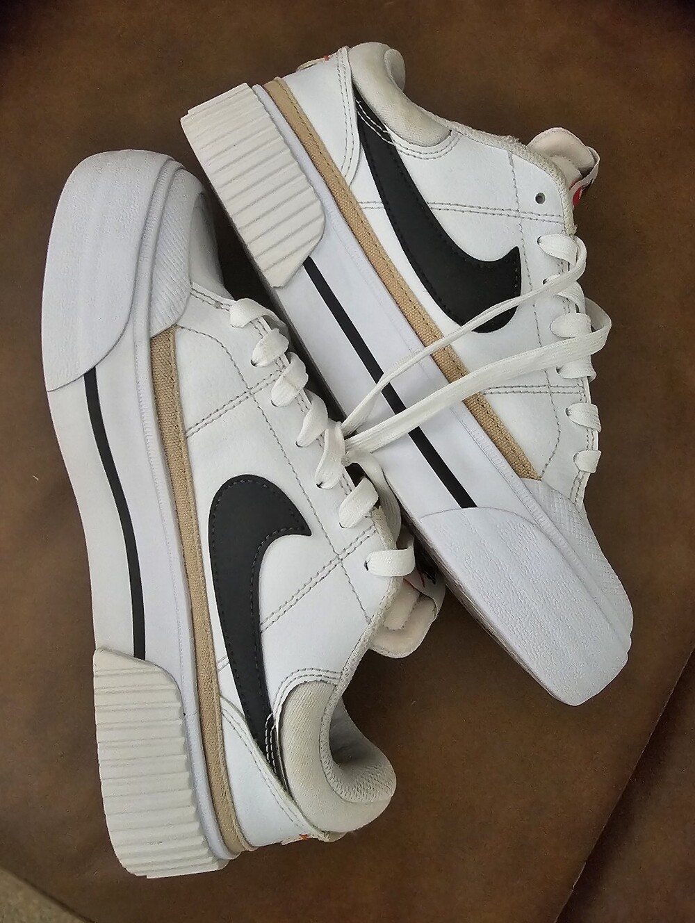 Nike Court - Picture 9 of 11